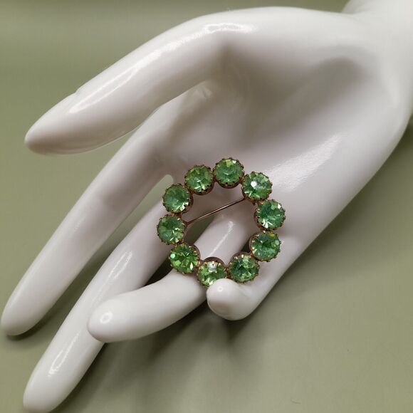 Vintage Peridot Green Circle Brooch Prong Set Rhinestones, Uranium Glass, 1 1/2" - Picture 2 of 10
